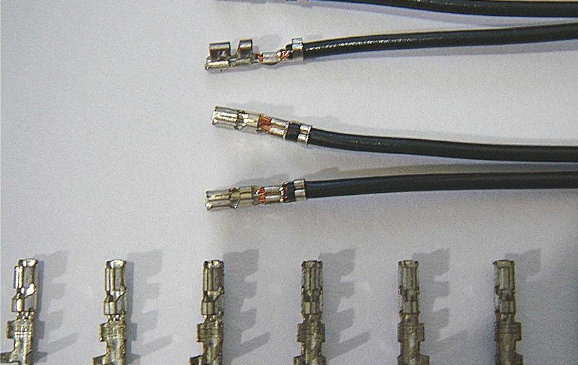 電連接器的耐溫設(shè)計(jì)